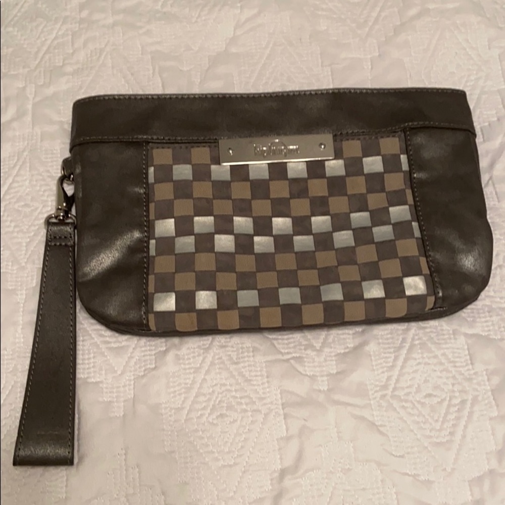 Kipling clutch